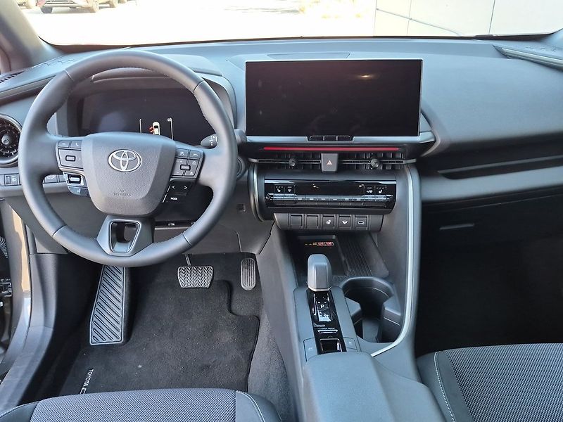 Toyota C-HR (2025) 2.0 HEV AWD Executive - fotka 12 z 29