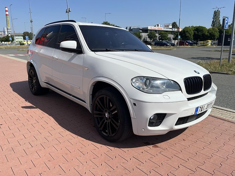 BMW X5 40D XDRIVE M-Packet - fotka 4 z 34