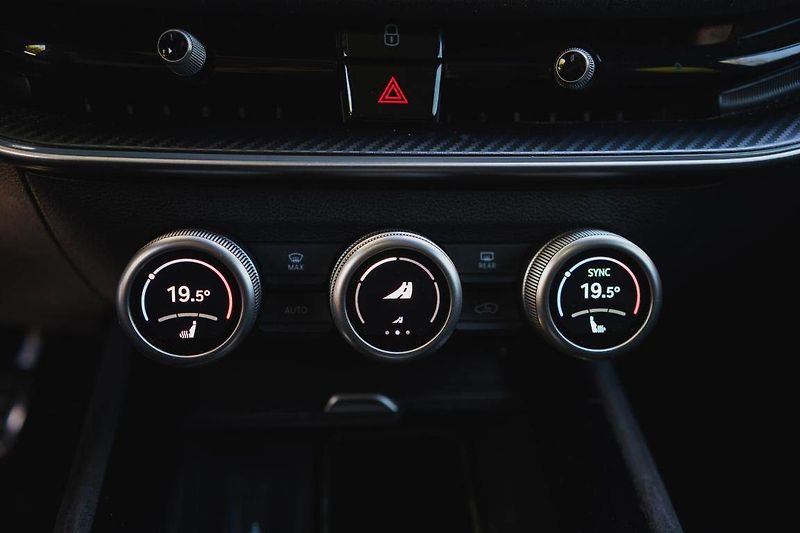 Škoda Superb (2025) 2.0 TDI, Sportline, HUD, Paměť - fotka 26 z 30