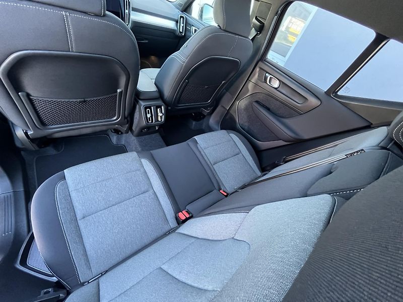 Volvo XC40 B3 FWD BE // 360 // kola - fotka 24 z 51