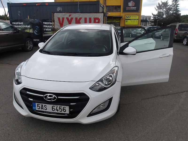Hyundai i30 1,6i ČR - fotka 14 z 27