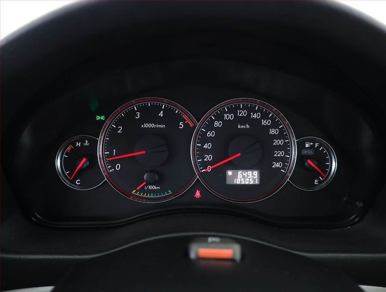 Subaru Legacy (2010) 2.0 D, 4X4, nová STK - fotka 9 z 19