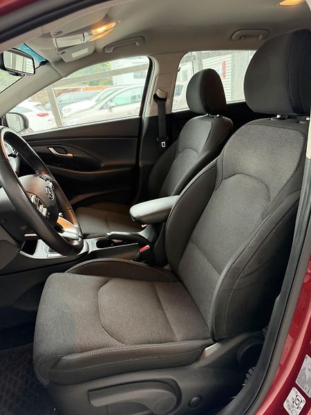 Hyundai i30 (2023) 1.0T-GDi 88kW SMART+NAVI - fotka 14 z 21
