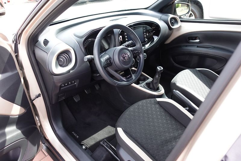 Toyota Aygo 1,0i 53kW M/T Style - fotka 11 z 26