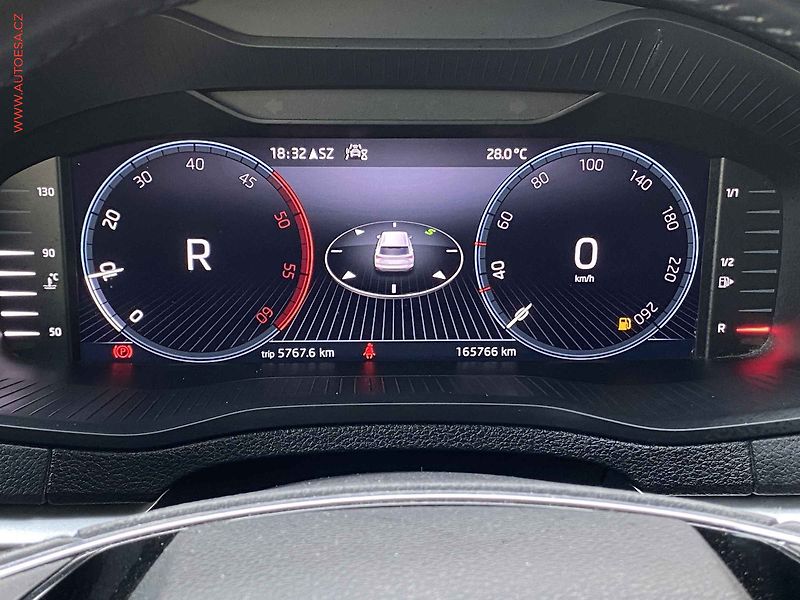 Škoda Karoq (2023) 2.0 TDi, TOUR, DSG, TZ, navi - fotka 19 z 20