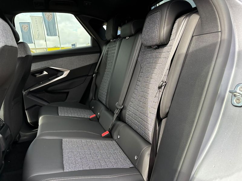 Peugeot 3008 (2026) BUSINESS Hybrid 145 e-DCS6 - fotka 25 z 27
