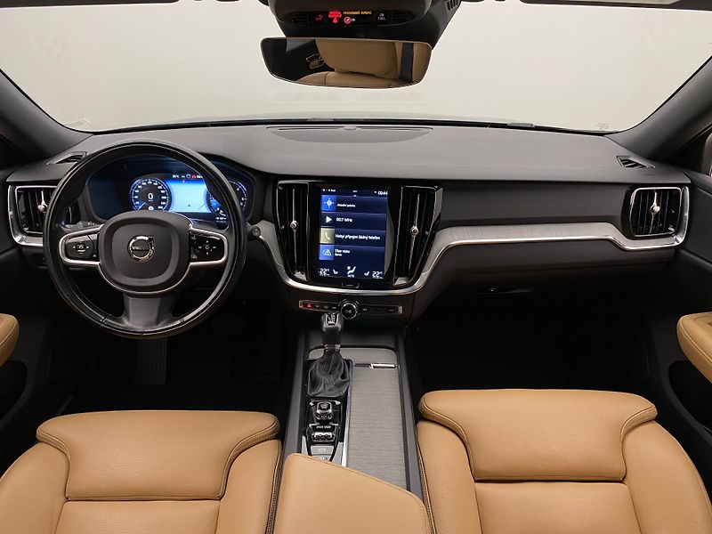 Volvo V60 D4 AWD INSCRIPTION AUT - fotka 2 z 46