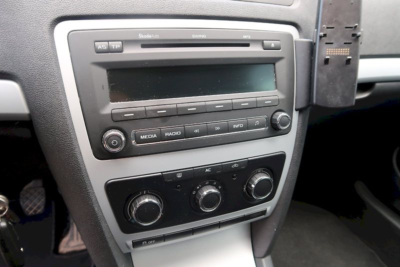 Škoda Octavia (2011) Ambiente Plus 1.4 TSI 90 kW - fotka 7 z 22