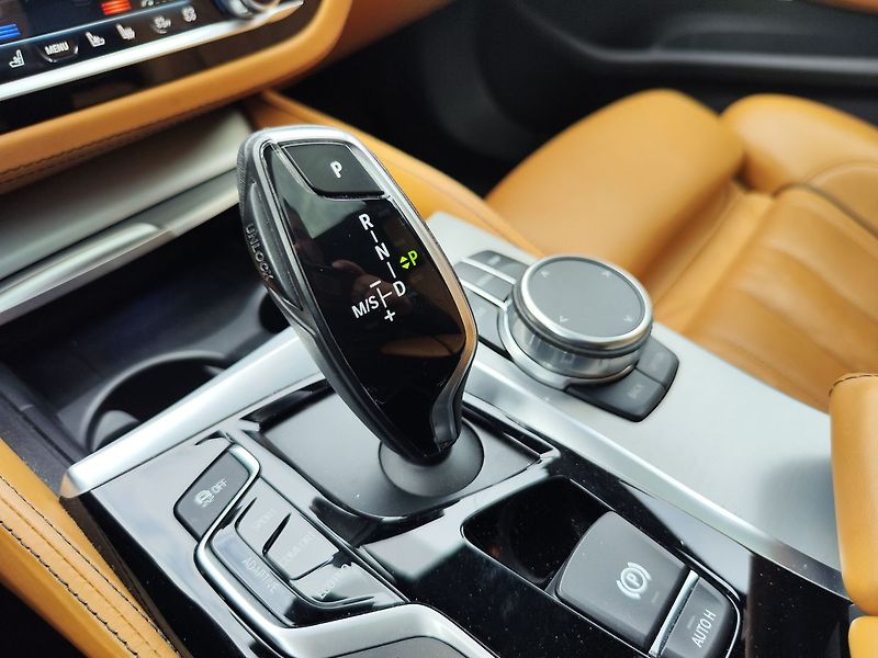 BMW Řada 5 540d/235kW xDrive Luxury AT - fotka 30 z 40