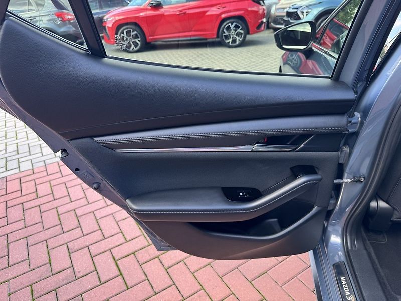 Mazda 3 (2019) 2.0i G122 LED Navi Bose Kamera - fotka 27 z 50