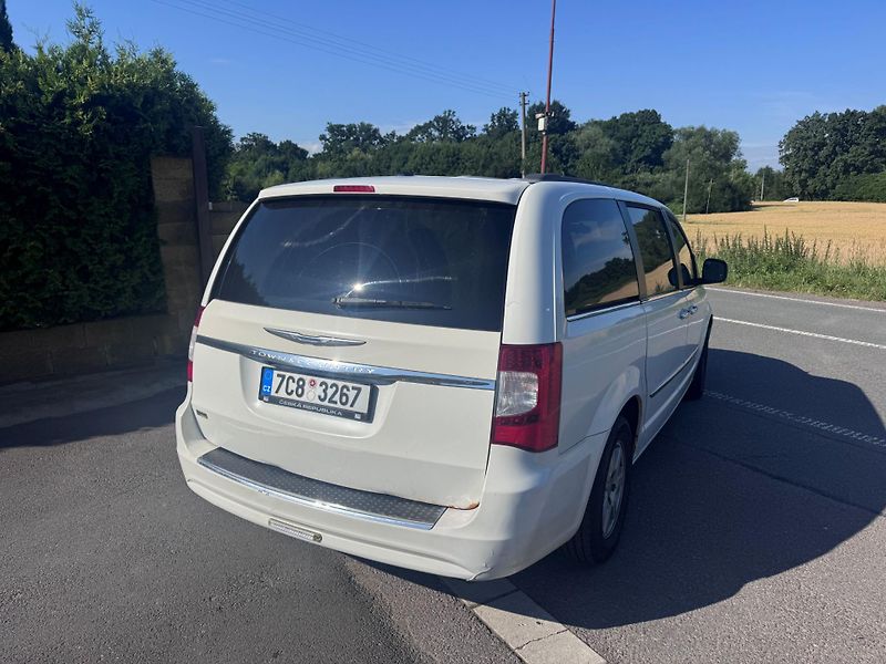 Chrysler Town & Country (2011) 3,6 V6 RT El dveře DO 2011 - fotka 5 z 18