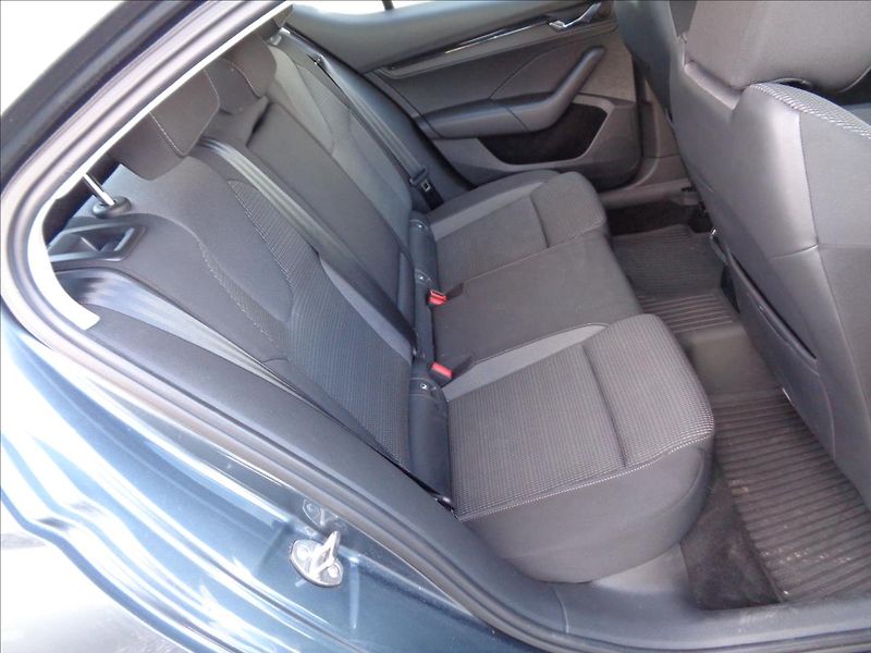 Škoda Octavia 1,5 - fotka 15 z 17