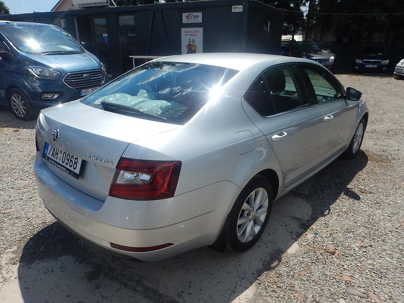 Škoda Octavia 1.6 TDI 85 KW DSG - fotka 6 z 15
