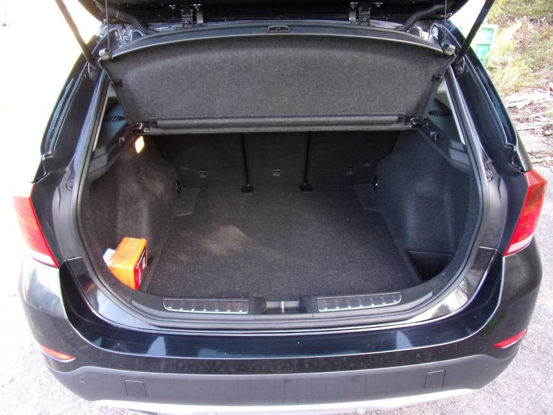 BMW X1 (2015) xDRIVE18d 105kW 1.MAJITELKA ČR - fotka 17 z 23