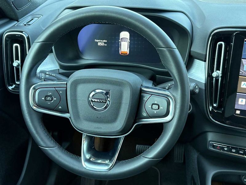 Volvo XC40 CORE B3, kamera, 19 - fotka 15 z 21
