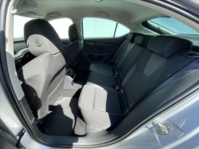 Škoda Octavia 2,0 TDI DSG Ambition Plus LED - fotka 16 z 23