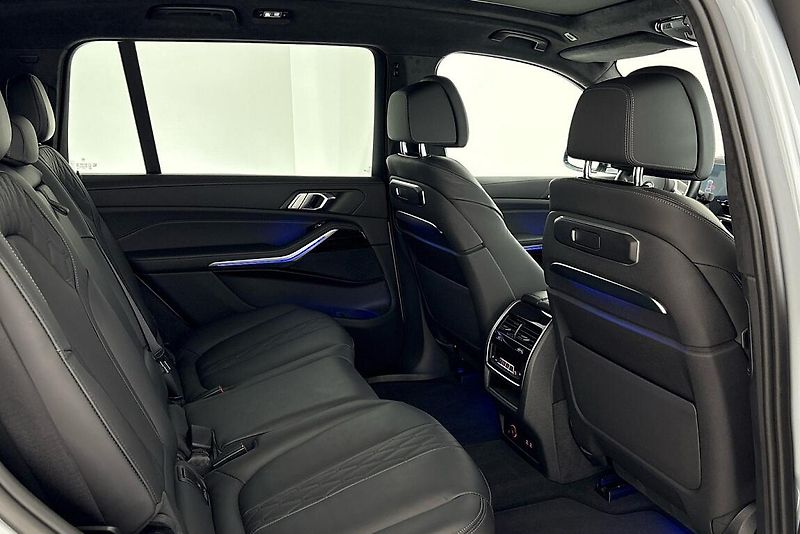 BMW X7 xDrive40d - fotka 12 z 30