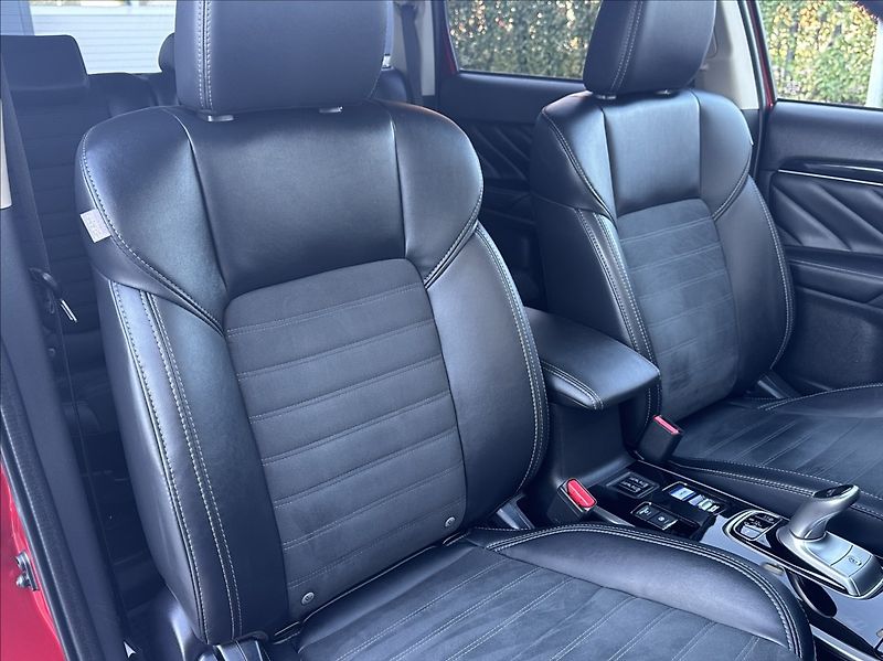 Mitsubishi Outlander 2,4 PHEV 224PS  Diamant 4x4 A/ - fotka 17 z 58