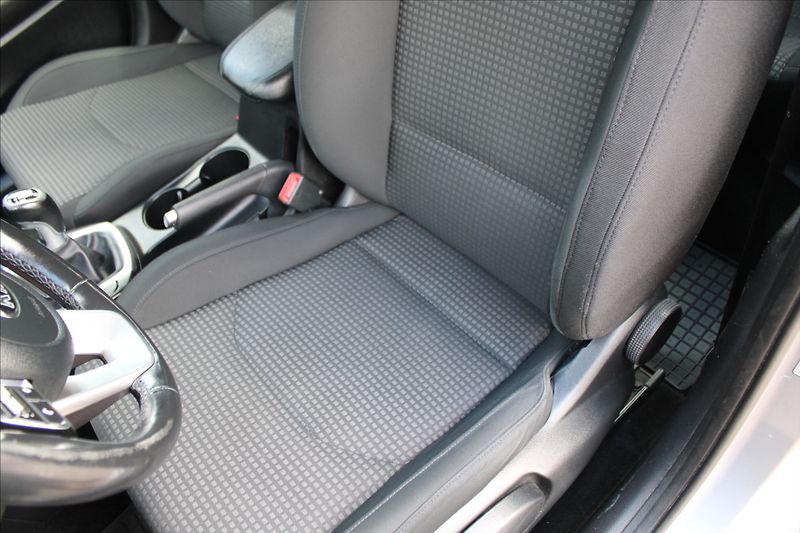 Kia Ceed 1,6 CRDi  NOVÉ V ČR,1.MAJ,DPH - fotka 19 z 25