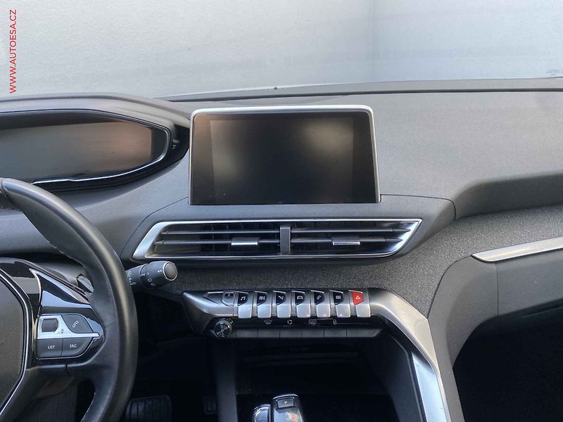 Peugeot 3008 (2019) 1.2PT, Allure, AT, panor - fotka 12 z 18