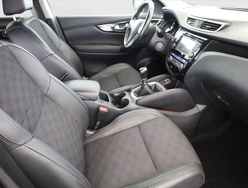 Nissan Qashqai (2015) Tekna 1.6 dCi, 4X4 - fotka 7 z 19
