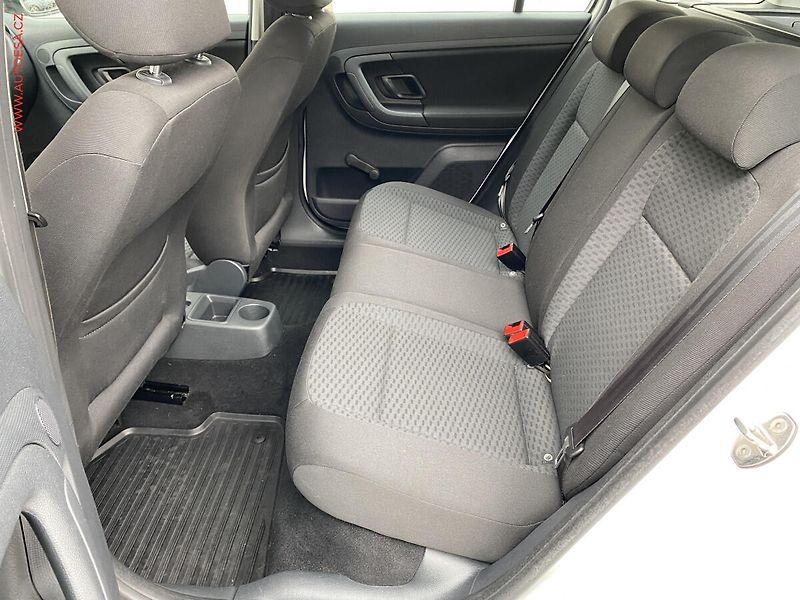 Škoda Fabia (2011) 1.6 TDi, ČR, Ambiente, AC - fotka 10 z 15