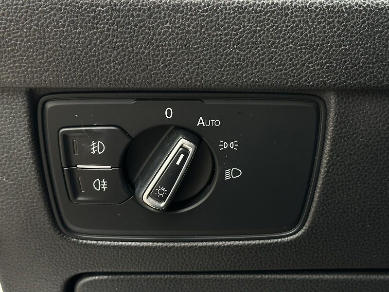Volkswagen Passat 2.0TDi 4x4 DSG 190PS Kůže ACC - fotka 16 z 40