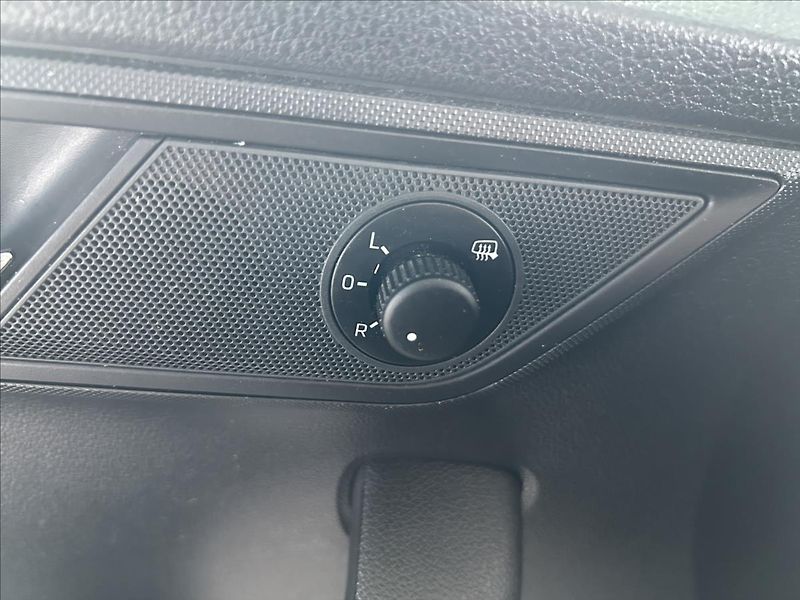 Škoda Fabia 1,0   TSI 81kW,STYLE,SERVISKA - fotka 11 z 26