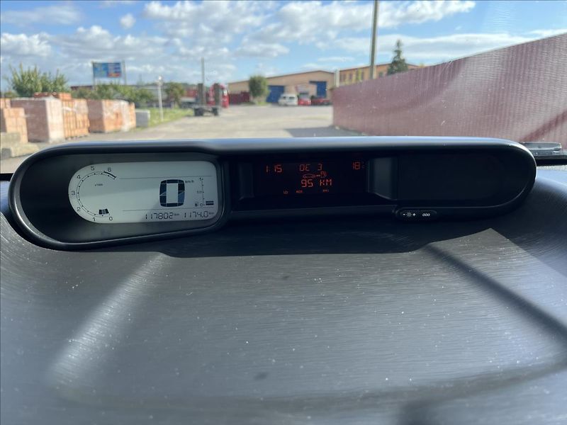 Citroën C3 Picasso 1,4 i KLIMA 4x DISK STK 9/2028 - fotka 19 z 38