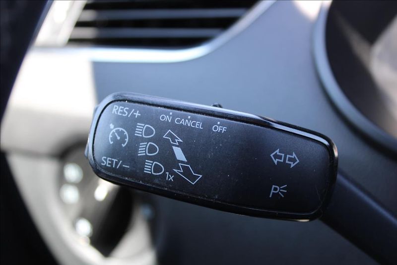 Škoda Octavia 1,4 TSi  EDITTION, XENONY - fotka 17 z 27