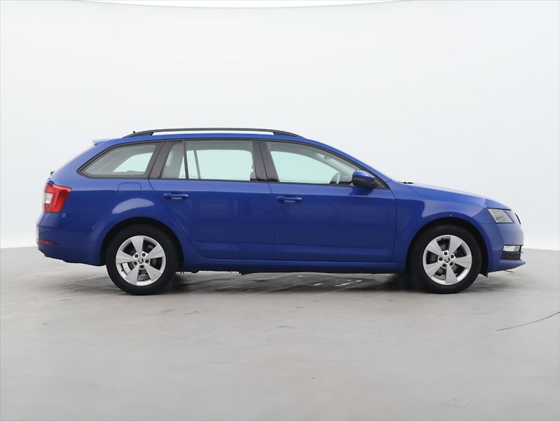 Škoda Octavia 1.6 TDI 85kW Ambition CZ - fotka 8 z 31