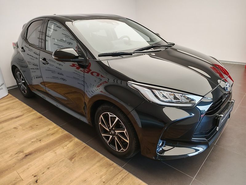 Toyota Yaris 1.5 Hybrid  Comfort Tech Style - fotka 3 z 39