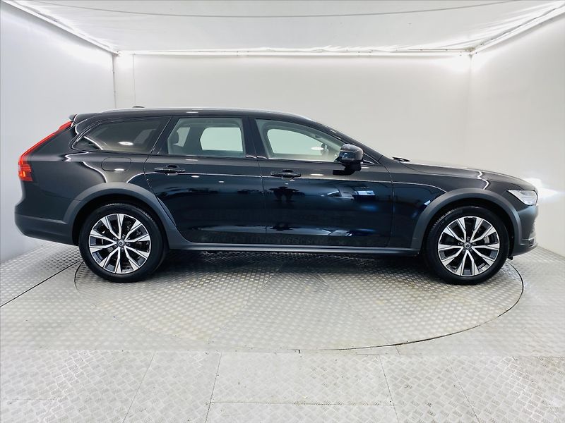 Volvo V90 B4 AWD Cross Country - fotka 23 z 25