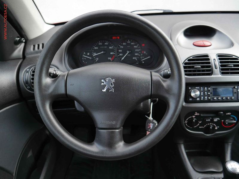 Peugeot 206 (2008) 1.4i, ČR, Klima - fotka 12 z 15