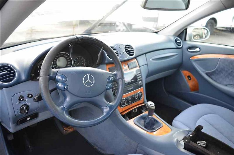 Mercedes-Benz CLK (2005) 200 KOMPRESOR ELEGANCE 120KW - fotka 16 z 24