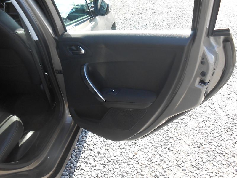 Peugeot 2008 1.6HDi, NAVI. CHROM,ALU - fotka 20 z 39