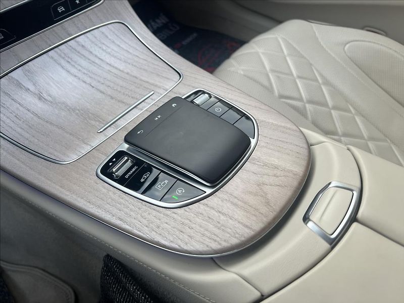 Mercedes-Benz CLS 400d 4M,Designo,HUD,ACC,1.Maj - fotka 30 z 35