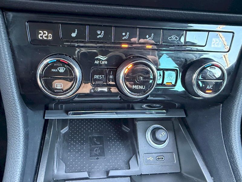Škoda Superb (2023) 2.0 TDI 110kW Comfort Plus - fotka 26 z 35