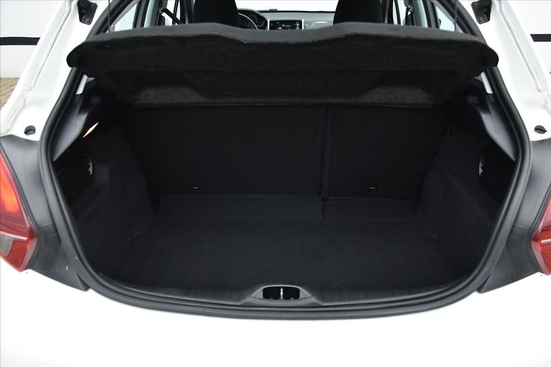 Peugeot 208 1.2i 60kW 1.MAJITEL DPH ČR - fotka 11 z 19