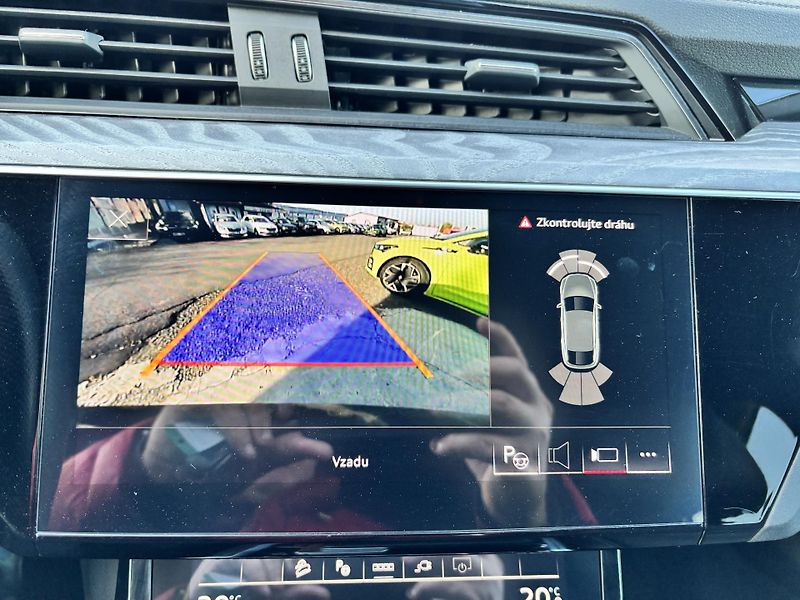 Audi e-tron (2021) 50 Quattro S-Line rezervace - fotka 37 z 38