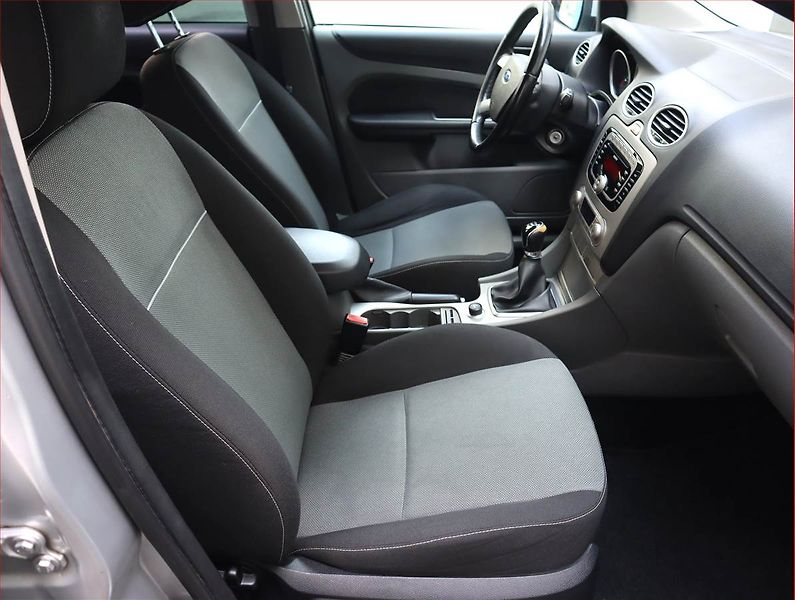 Ford Focus (2011) 1.6 16V, Tempomat - fotka 9 z 16