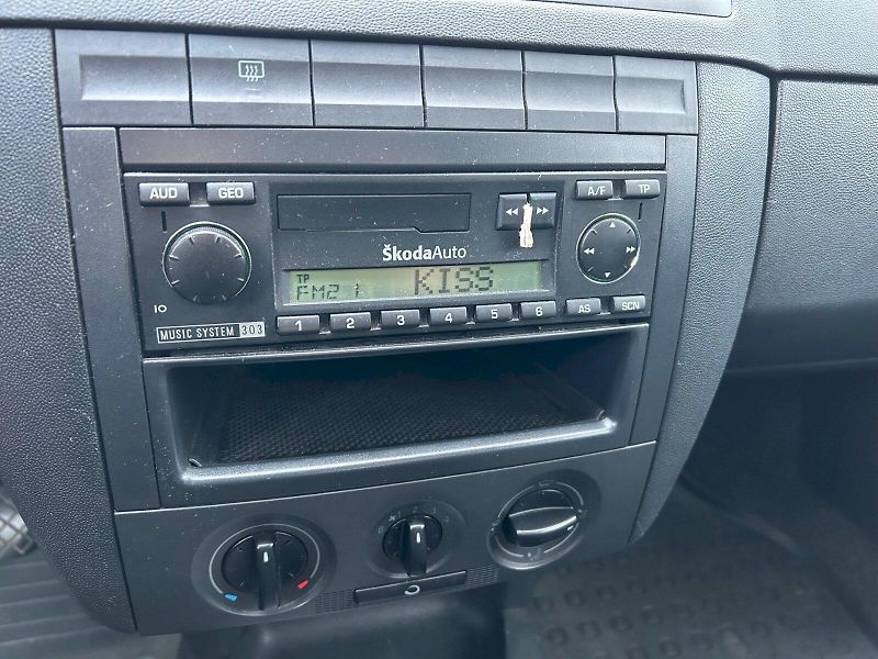 Škoda Fabia (2008) Ambiente 1.2 HTP 47 kW Combi - fotka 18 z 22