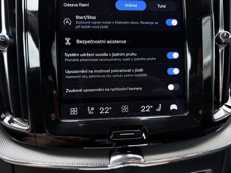 Volvo XC60 B5 AWD (benzín) // PLUS DARK - fotka 36 z 48