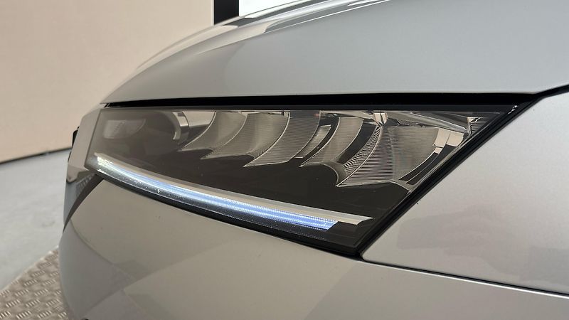 Škoda Octavia 2.0 TDI Ambition Combi - fotka 18 z 24