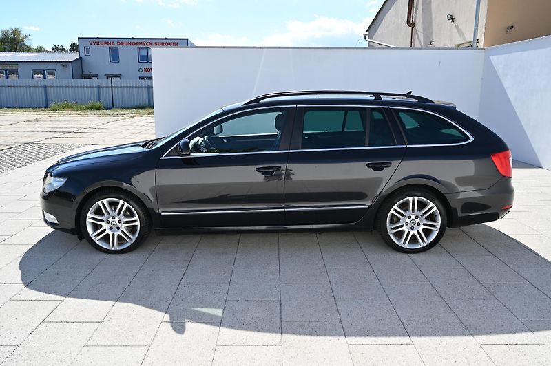 Škoda Superb 2.0TDI 125KW DSG Rezervace - fotka 9 z 56