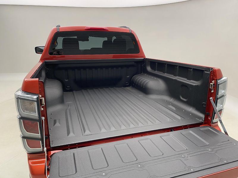 Isuzu D-Max (2026) Double Cab 2,2 V-Cross 4x4 AUT - fotka 14 z 28