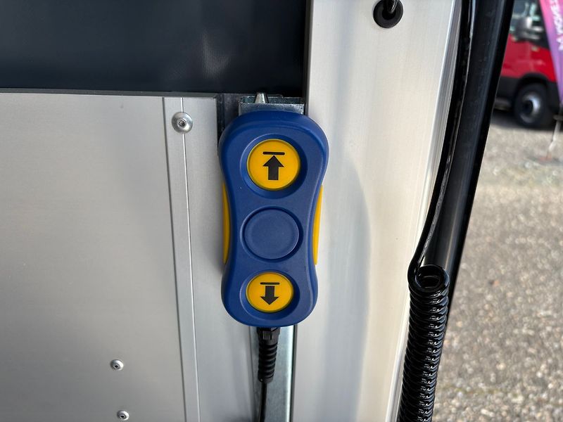 Renault Master (2026) 170k, 10EP, Spaní, Hydr.čelo - fotka 7 z 23