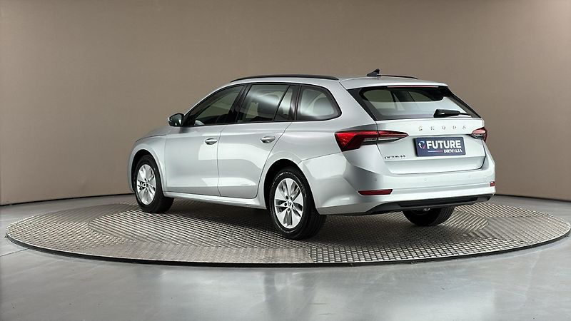 Škoda Octavia 1.0 TSI Ambition Combi - fotka 2 z 24