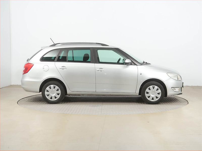 Škoda Fabia (2014) Ambiente 1.2 TSI, Serv.kniha - fotka 6 z 14