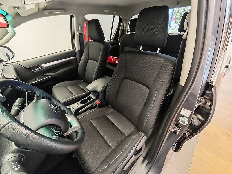 Toyota Hilux 2.8 D-4D Double Cab 4x4 Active - fotka 11 z 32